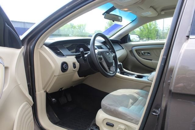 2015 Ford Taurus SE