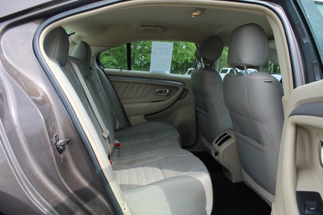 2015 Ford Taurus SE