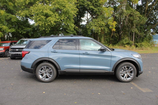 2027 Ford Explorer Active w/200A Pkg