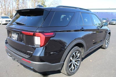 2025 Ford Explorer ST-Line