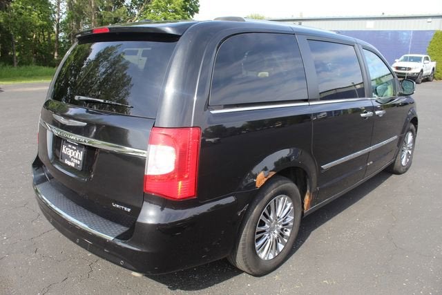 2011 Chrysler Town & Country Limited