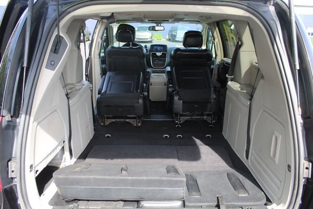 2011 Chrysler Town & Country Limited