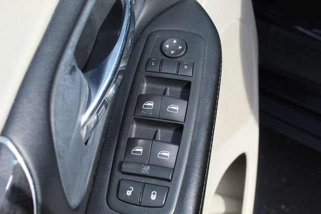 2011 Chrysler Town & Country Limited