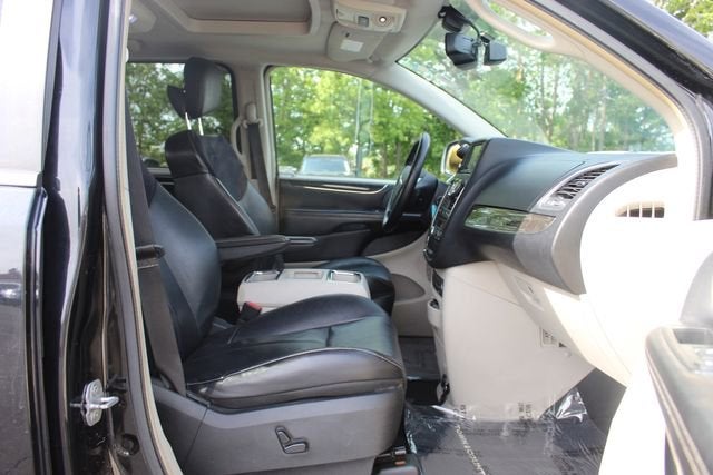 2011 Chrysler Town & Country Limited