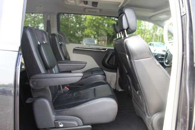 2011 Chrysler Town & Country Limited
