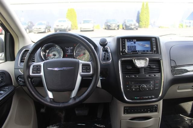 2011 Chrysler Town & Country Limited