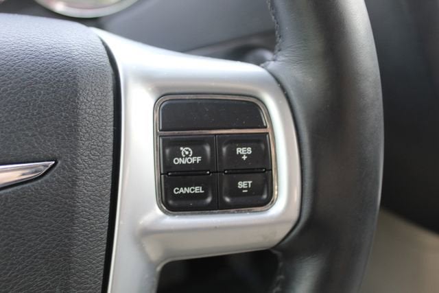 2011 Chrysler Town & Country Limited
