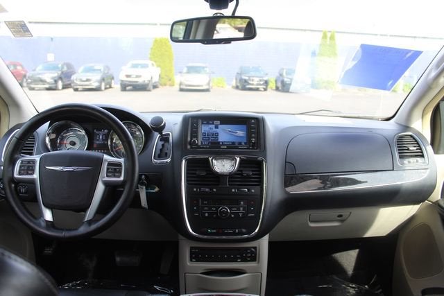 2011 Chrysler Town & Country Limited