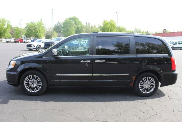 2011 Chrysler Town & Country Limited