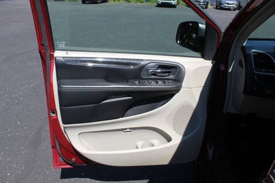 2015 Chrysler Town & Country Touring