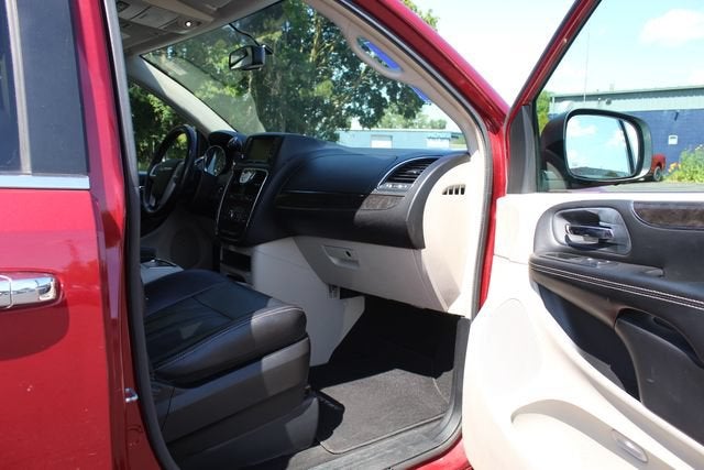 2015 Chrysler Town & Country Touring