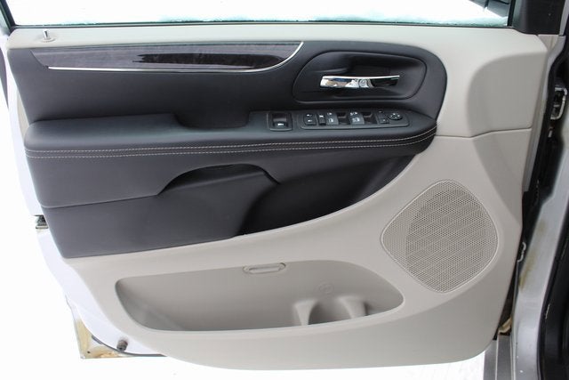 2012 Chrysler Town & Country Touring