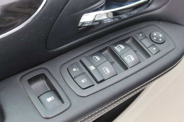 2012 Chrysler Town & Country Touring