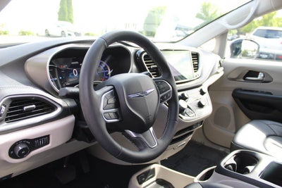 2024 Chrysler Pacifica Hybrid Select