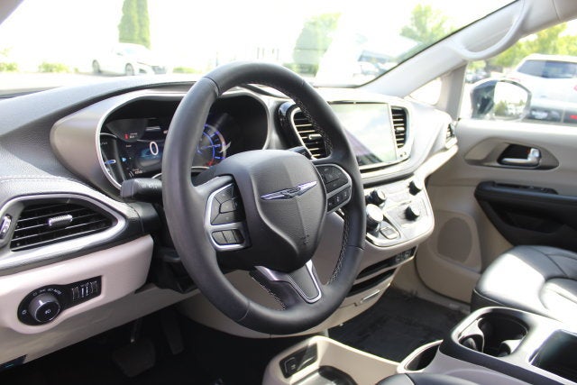 2024 Chrysler Pacifica Hybrid Select
