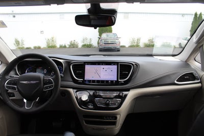 2024 Chrysler Pacifica Hybrid Select