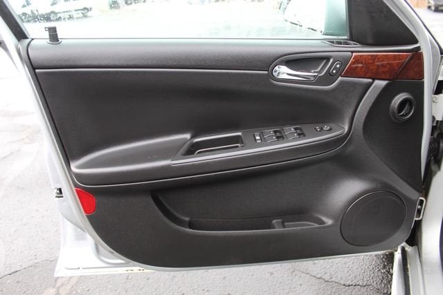 2011 Chevrolet Impala LT Retail