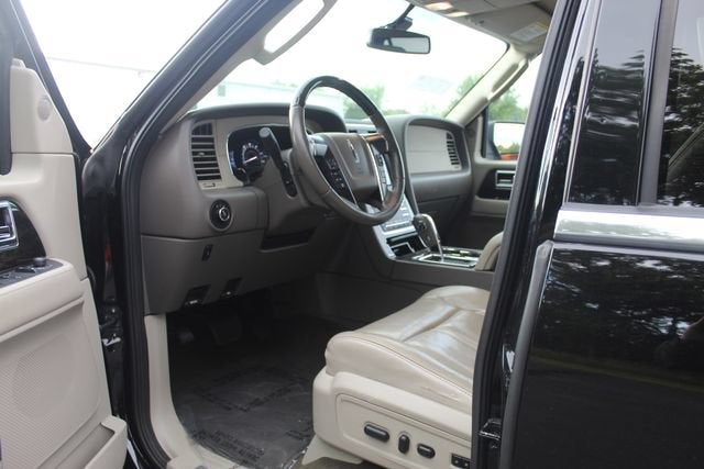 2016 Lincoln Navigator Select