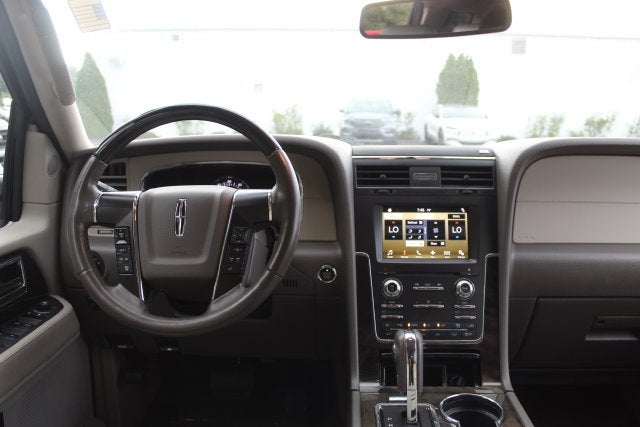 2016 Lincoln Navigator Select